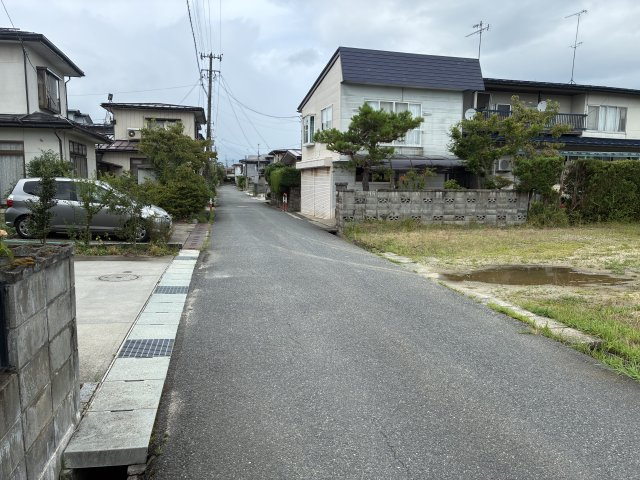 【前面道路含む現地写真】 | 長井市中道２丁目　売地