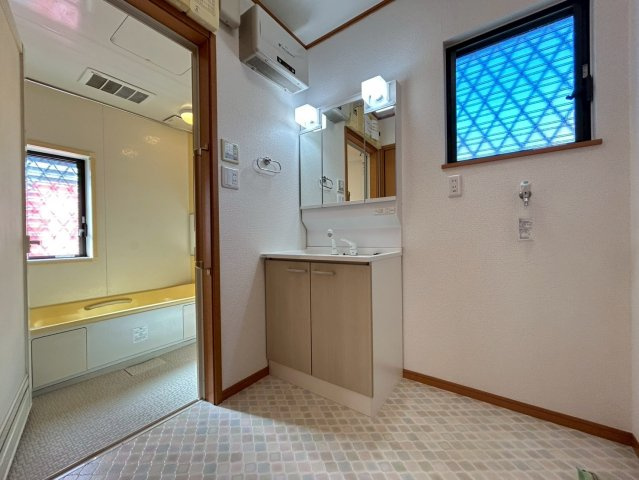 所沢市向陽町　中古戸建の脱衣所|2/3　撮影