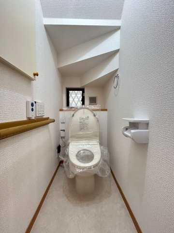 所沢市向陽町　中古戸建のトイレ|2/3　撮影