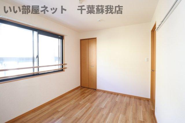 ミルフィーユおゆみ野　Ⅲの居間・リビング|駐車場に車を止められます