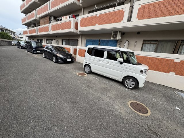イッツ明石の駐車場