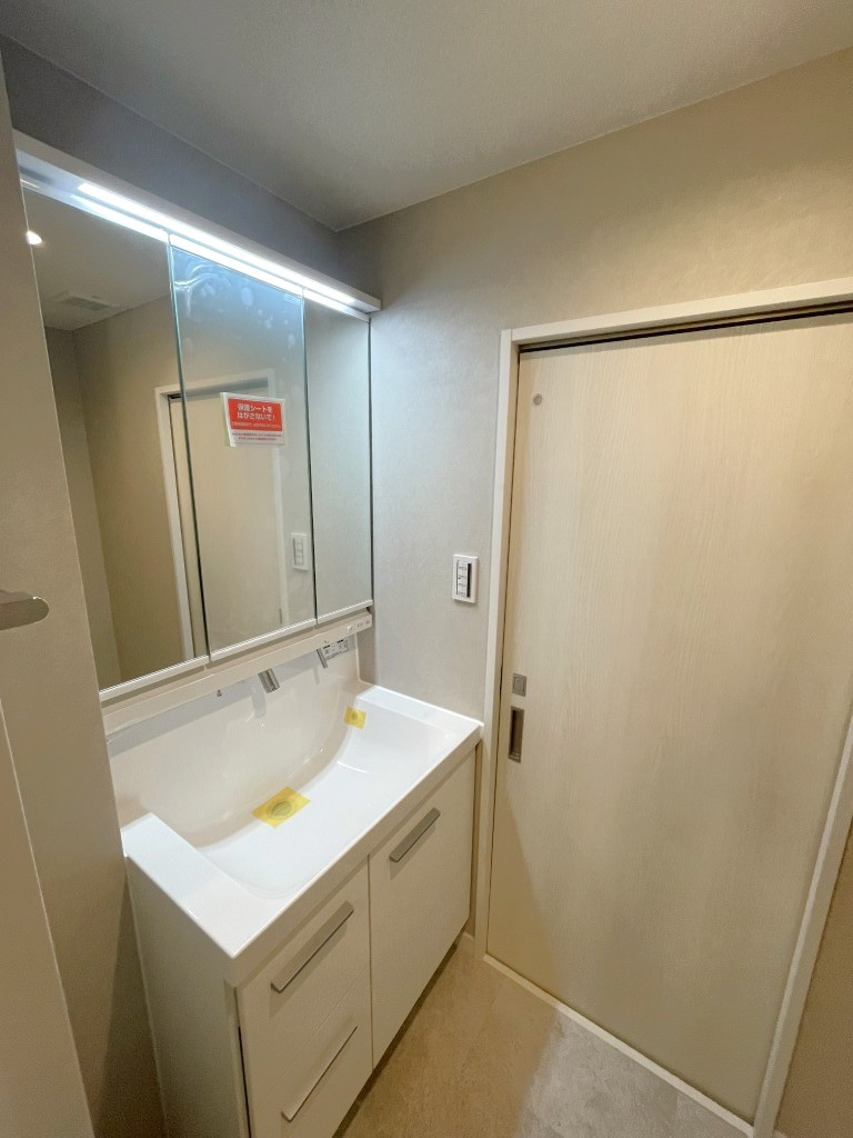 コープ野村新安城A棟の独立洗面台|独立洗面台、朝の身支度には欠かせません