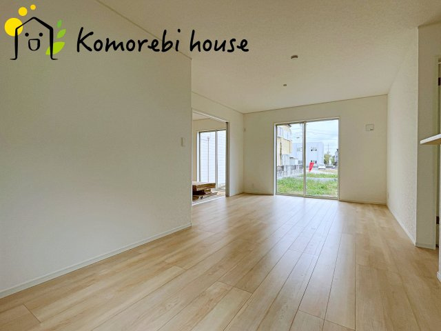 上尾市大谷本郷　第8　新築一戸建て　クレイドルガーデン　04の居間・リビング