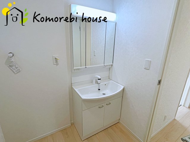 上尾市大谷本郷　第8　新築一戸建て　クレイドルガーデン　04の独立洗面台