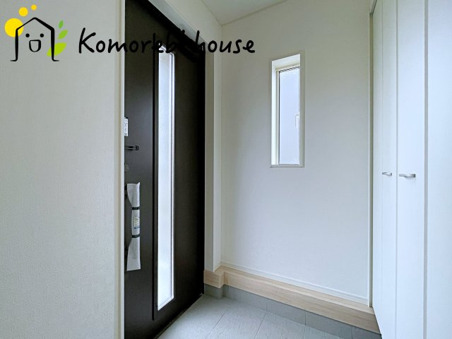 上尾市大谷本郷　第8　新築一戸建て　クレイドルガーデン　04の玄関