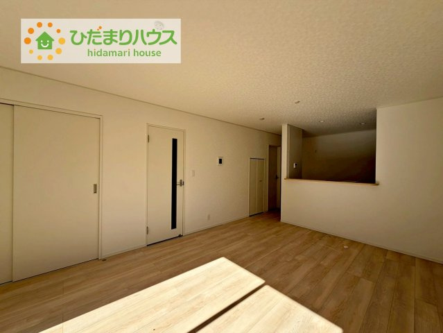 北茨城市磯原町上相田第2　新築戸建の洋室|お子様が元気に遊べる広々としたリビングです。