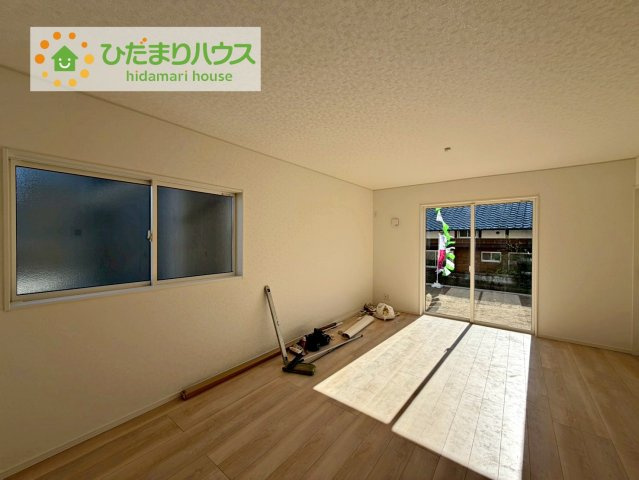 北茨城市磯原町上相田第2　新築戸建の洋室|お子様が元気に遊べる広々としたリビングです。