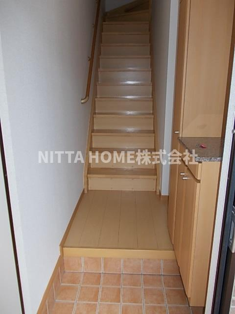 トゥー・ル・モンド・ヌーベルの玄関|シューズボックス付きの玄関です(#^^#)