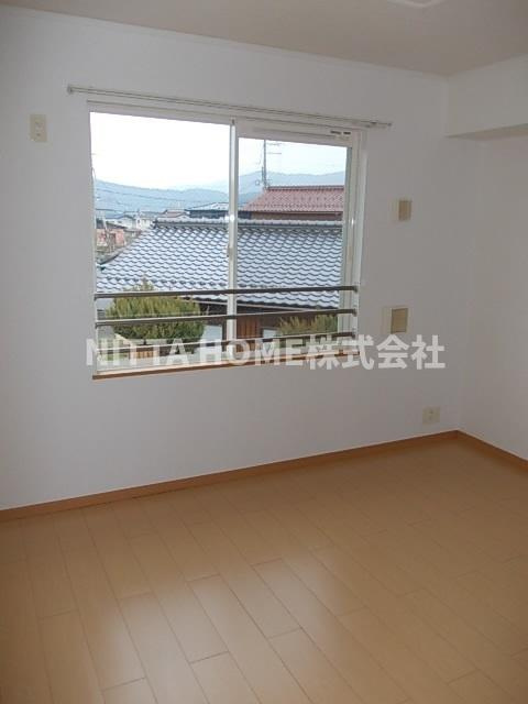 トゥー・ル・モンド・ヌーベルの内装|６帖の洋室です★