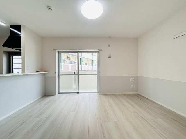 Grande Risaia K.A グランデリサイアの居間・リビング|掲載内容と異なる場合は現況を優先いたします。