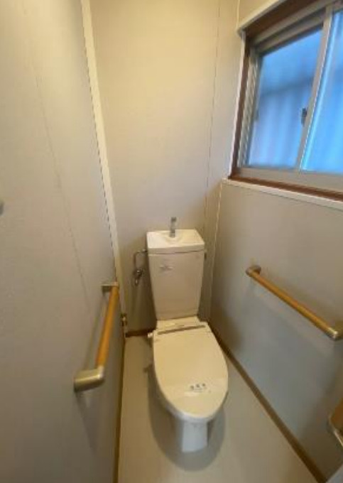 堺市西区堀上縁町2丁　売中古戸建のトイレ