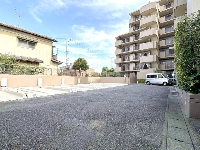 セントラルコート草加新田の駐車場|マンション敷地内の駐車場　※空き状況等詳細はお問合せください