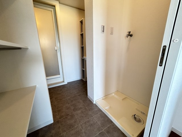 研究学園5団地・525号棟のランドリースペース