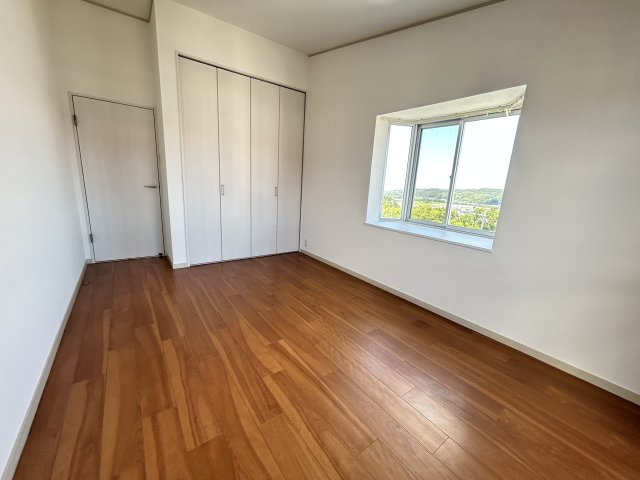 研究学園5団地・525号棟の洋室