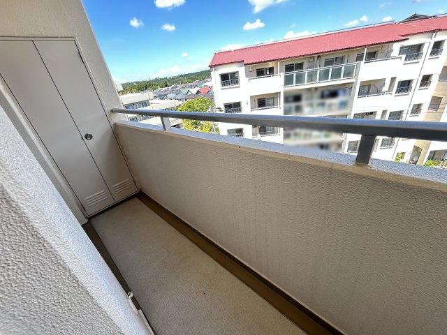 研究学園5団地・525号棟のバルコニー