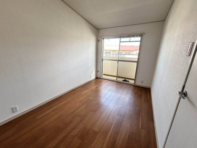 研究学園5団地・525号棟の洋室