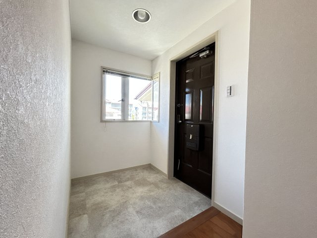 研究学園5団地・525号棟の玄関