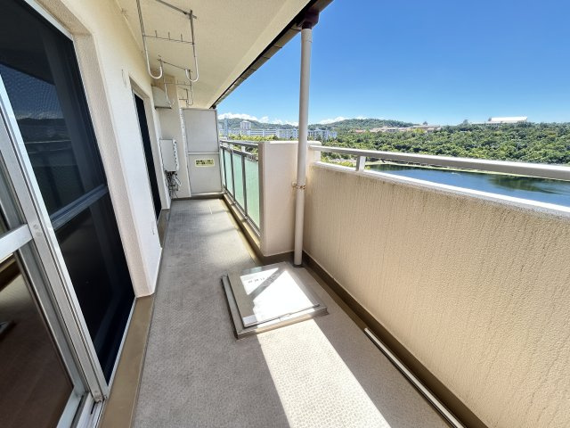 研究学園5団地・525号棟のバルコニー