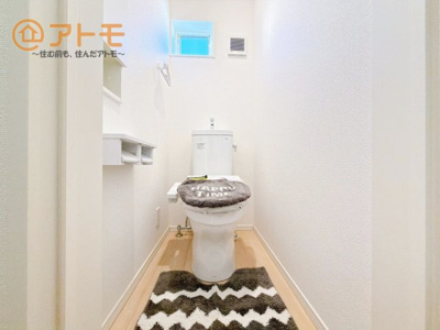 【トイレ】 | 沼津市沢田町第1　新築戸建　3号棟 | 窓があり換気もすぐにできる、清潔感のあるトイレです♪