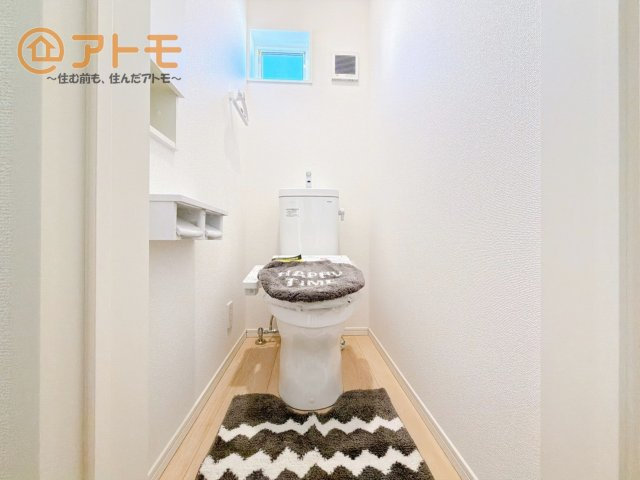【トイレ】 | 沼津市沢田町第1　新築戸建　3号棟 | 窓があり換気もすぐにできる、清潔感のあるトイレです♪