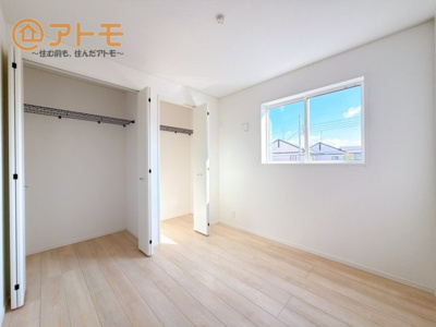 【寝室】 | 沼津市沢田町第1　新築戸建　3号棟 | 各居室に収納がついているので、部屋の中をすっきり見せることができますね！