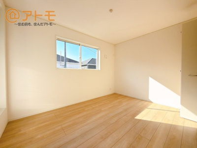 【子供部屋】 | 沼津市沢田町第1　新築戸建　3号棟 | 広々使える収納付きの洋室です♪