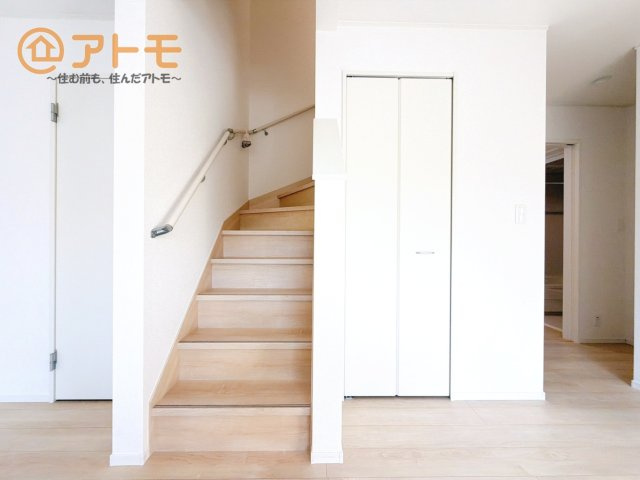 【内装】 | 沼津市沢田町第1　新築戸建　3号棟 | 階段は緩やかで手すりもついているので上りやすくなっています！