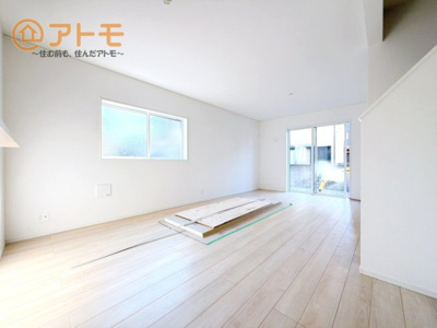 【居間・リビング】 | 沼津市沢田町第1　新築戸建　3号棟 | 広々としたリビングは家具によって雰囲気が変わります♪
