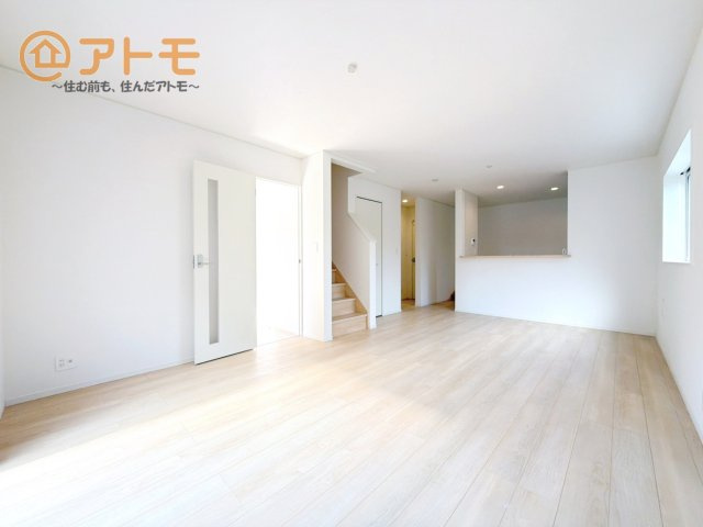 【居間・リビング】 | 沼津市沢田町第1　新築戸建　3号棟 | 家族団らんのイメージは、リビングを思い浮かべませんか？リビングこそ広々とした空間が良いですね♪