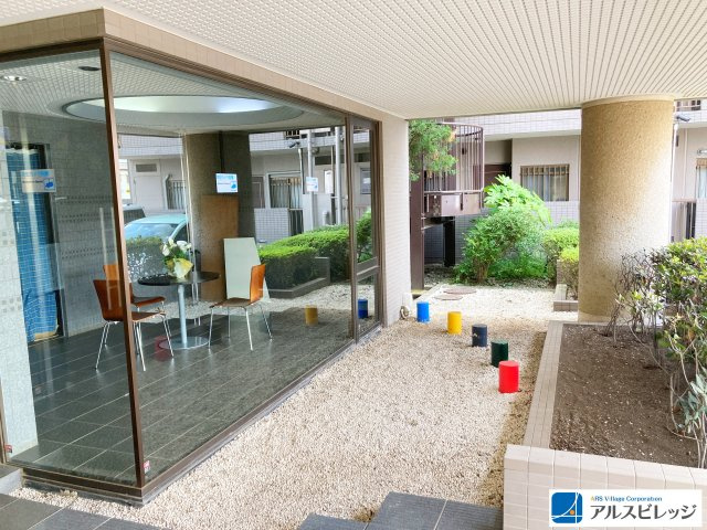 ハイホームみずほ台のエントランス