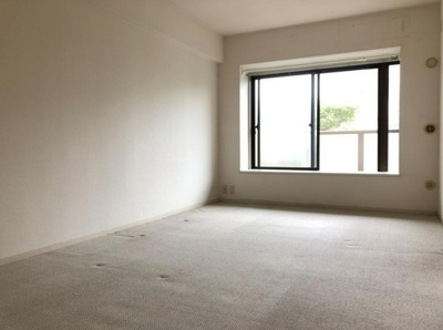 【居間・リビング】 | コスモパーク戸田公園弐番館 | こちらの居間で趣味の時間をお楽しみください