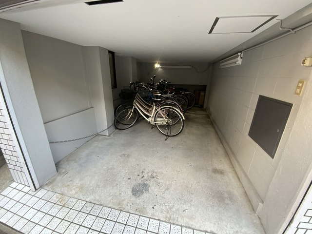 【駐車場】 | 敷地内の駐輪場です。