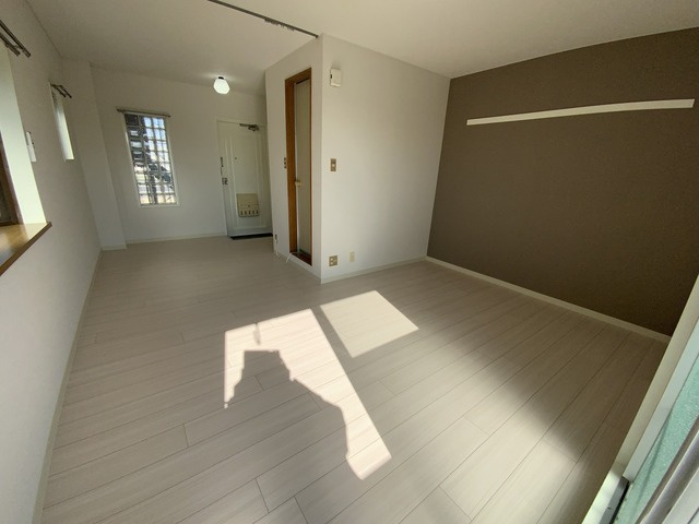 【居間・リビング】 | 日当たりの良いお部屋です。