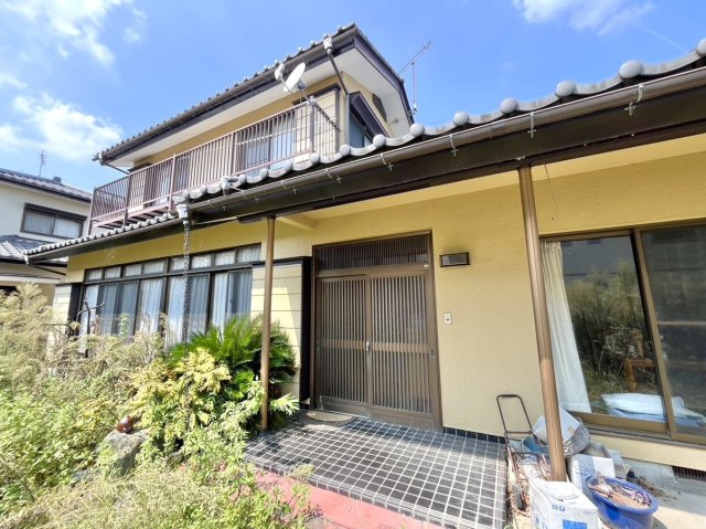 【中古戸建】伊勢崎市境美原の外観|■外観｜土日のご見学はもちろん、平日・夜間のご案内も大歓迎です♪「今から見たい」や「仕事終わりに見たい」にもご対応できますのでお気軽にお問い合わせください♪