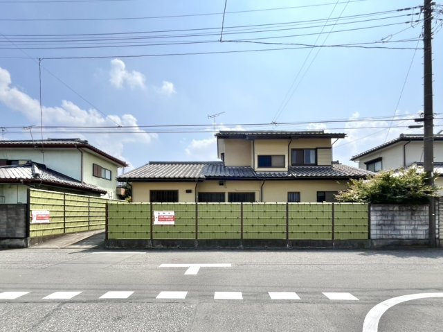 【中古戸建】伊勢崎市境美原の外観|■外観｜永く住むほどに愛着を深める、味わい豊かなデザインです。