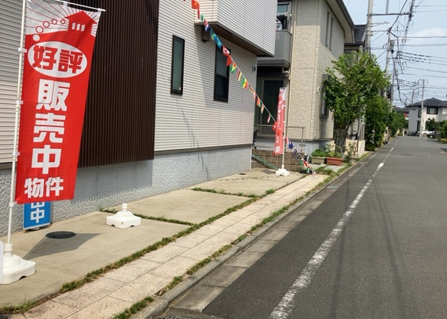 【駐車場】 | 駐車場と明記されていても、最小スペースでつくられた駐車場だと大型車は駐車できなかったり、出入りしにくくなったりする可能性があります。お車のサイズと購入したい物件の駐車場のサイズを現地で確認しましょう。