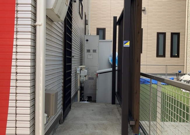 【発電・温水設備】 | 省エネ給湯器とは従来型の給湯器より熱効率が高く、少ない燃料でたくさんのお湯を沸かすことが出来る高効率な給湯器のことを指します。また、省エネ給湯器には種類があり、利便性や効果なども様々です。