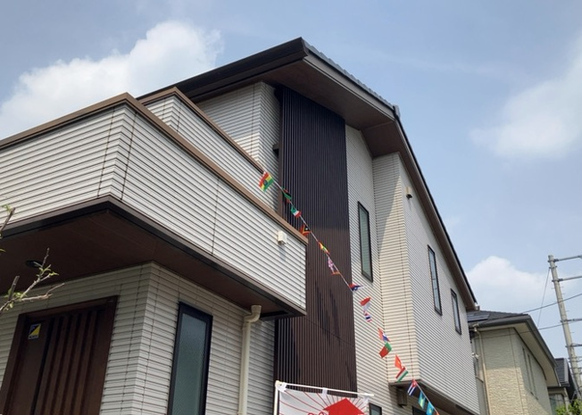 【構造・工法・仕様】 | 木造住宅とは土台、壁、柱など建築物の強度を支える構造体の材に木が使用されている構造を指します。構造体は建物の自重を支えるだけではなく風圧や水圧、積裁荷重などあらゆる衝撃に耐えるための基礎です。