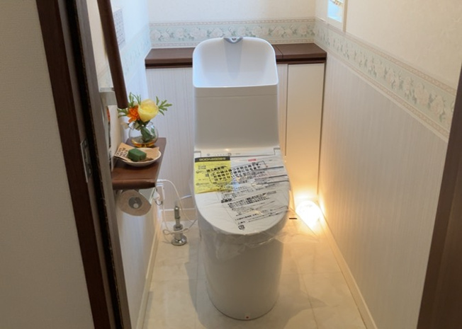 【トイレ】 | トイレは大きさや形、機能、抗菌性などが異なる多種多彩なタイプが各メーカーから出ています。それぞれに良さがあるため、事前にどういったタイプのトイレがいいのかをご家庭内で決めて、内見に行くといいでしょう。