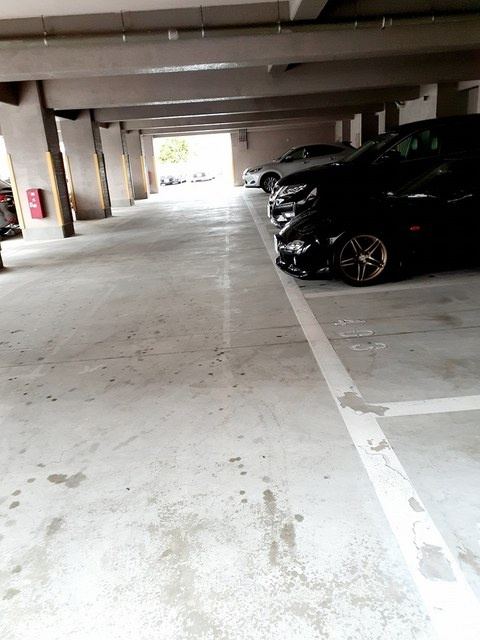 アーバンリバブルの駐車場