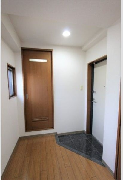 ルーセントハウスMの玄関