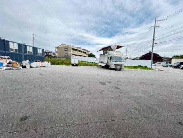 高浜市論地町1丁目貸工場の駐車場