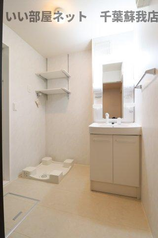 サンアベニューⅣの洗面所|朝の準備に活躍する、洗髪洗面化粧台！