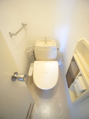 【トイレ】 | フレッシュコーポイースト | 温水洗浄暖房便座機能付きです♪