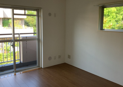 【洋室】 | パークサイド南大沢３号棟 | 洋室のメリットは重い家具が置きやすく、身の回りが整理しやすいことです。 床がフローリングのため畳とは異なり凹みにくいです。 クローゼットなど収納が豊富で、普段使わない旅行カバンや服の整頓も簡単にです。