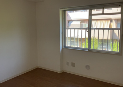 【寝室】 | パークサイド南大沢３号棟 | 寝室でゆっくりと過ごすためにはベッド周りの適度な空間を担保することや窓の位置、照明の明るさ、寝室の広さなどを考える必要があります。自身や家族の構成とライフスタイルに併せて寝室にする部屋を選びましょう！