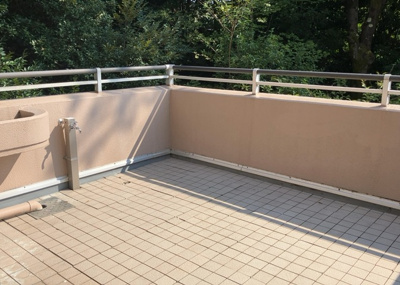 【バルコニー】 | パークサイド南大沢３号棟 | バルコニーは、室外の専用スペースのうち、「屋根がなく開放された空間」であるものを指します。ベランダより広いタイプのものが多く、日当たりもよいため家庭菜園などを楽しみたい人にとって適した環境となります。