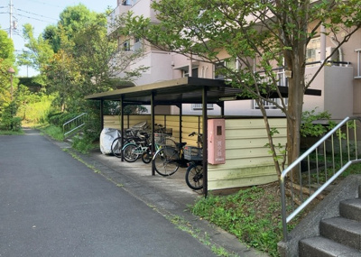 【駐輪場】 | パークサイド南大沢３号棟 | マンションの駐輪場は、事前に空きがあるか確認を取ると安心です。せっかく入居したのに駐輪スペースがない！なんてことになったら大変ですよね。そこで、内見時や購入前にはまず事前に確認しておくと良いでしょう。