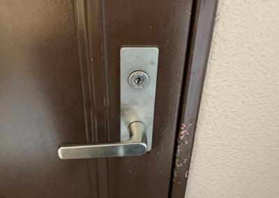 【防犯設備】 | パークサイド南大沢３号棟 | 当然のことではありますが、オートロックやセンサーライト、ホームセキュリティーなどの防犯設備があれば、小さいお子様がいるご家庭も安心ですよね！まず物件購入の際は、防犯設備もチェックするようにしましょう。