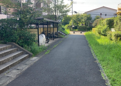 【ロビー】 | パークサイド南大沢３号棟 | ラウンジは、マンションの共用スペースに椅子やテーブルなどを配置した利用者が寛げる空間です。屋内型ラウンジと屋外型ラウンジがあります。共用部分の管理状況と合わせて、詳細については現地でご確認ください。